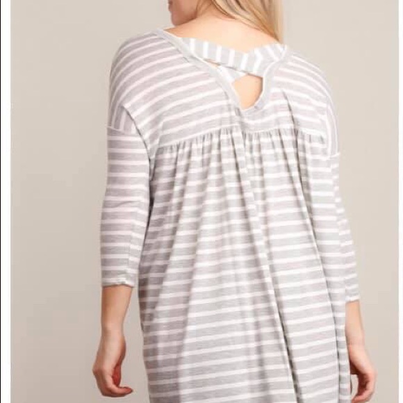 💕SALE💕Gray and White Criss-Cross Top - Picture 2 of 3